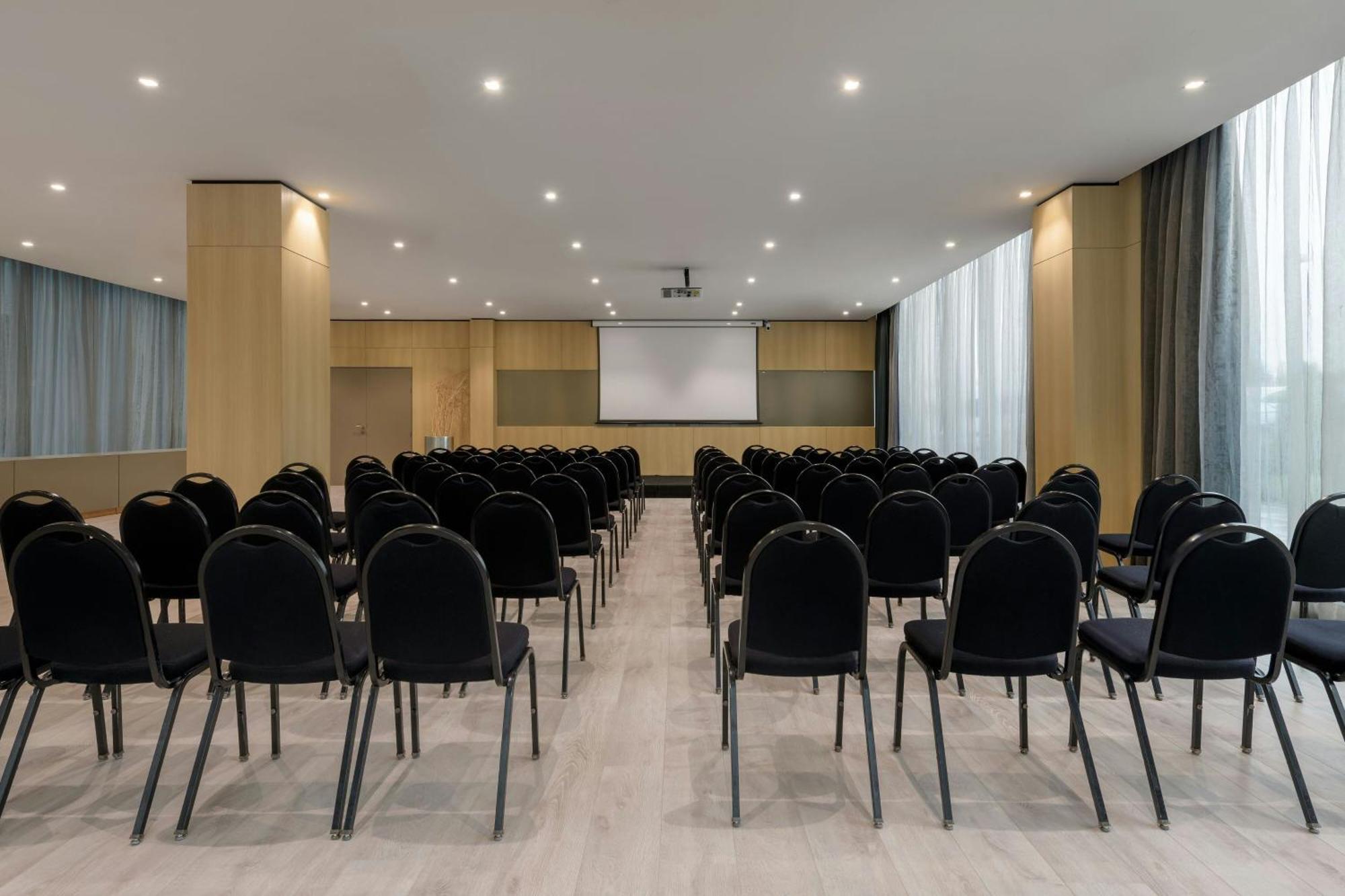 Ac Hotel La Finca By Marriott Pozuelo de Alarcón Dış mekan fotoğraf